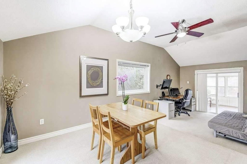 499 Rebecca St, Oakville, L6K 1K8 | Image 2