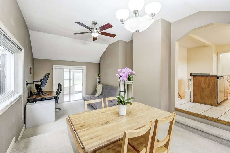 499 Rebecca St, Oakville, L6K 1K8 | Image 3