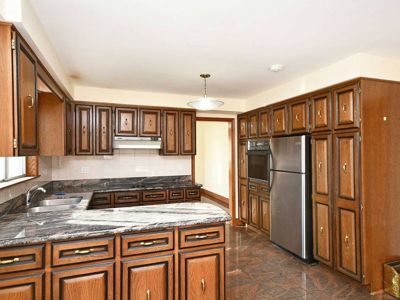 32 Fenton Way, Brampton, L6P0P6 | Image 2