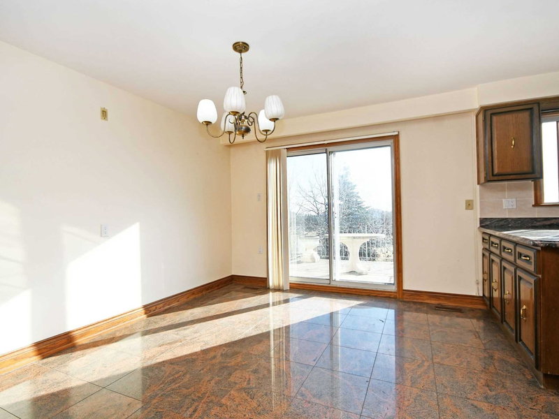 32 Fenton Way, Brampton, L6P0P6 | Image 3