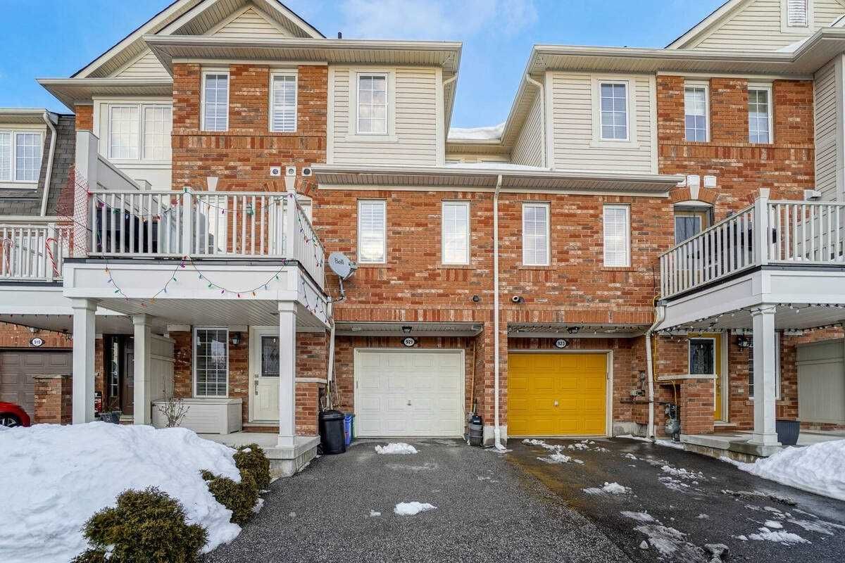 Townhouse sold at 921 Sprague Place, Milton, Ontario, L9T0K8 - Coates - MLS: W5476122