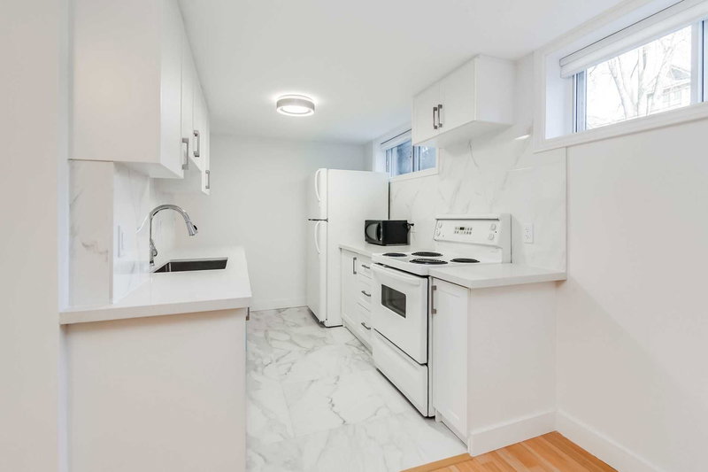 Bsmt - 48 Indian Road Cres, Toronto, M6P2G1 | Image 2