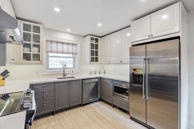 1613 Wembury Rd, Mississauga, L5J 2L8 | Image 2