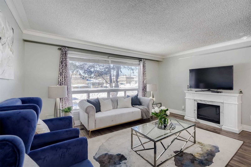 1 Stanwood Cres, Toronto, M9M1Z8 | Image 3