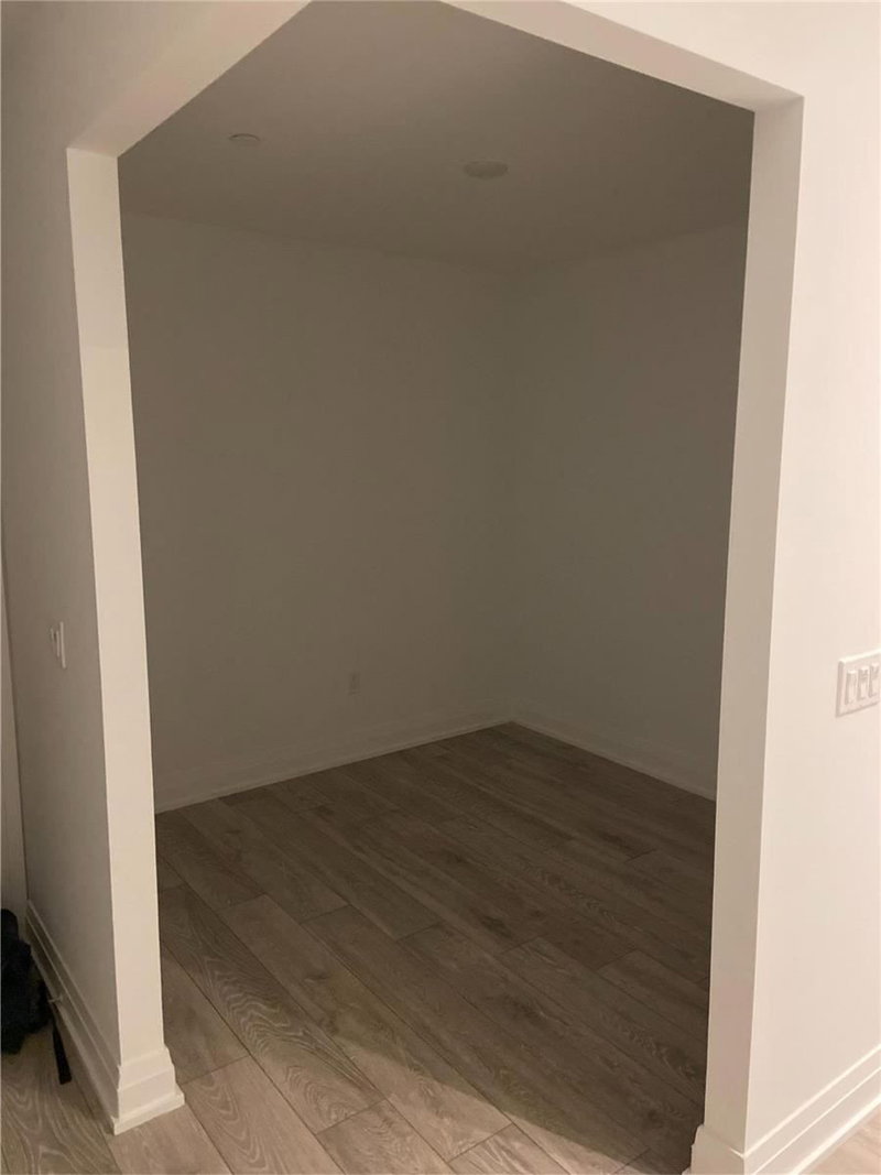 811 - 21 Park St E, Mississauga, L5G1L7 | Image 2