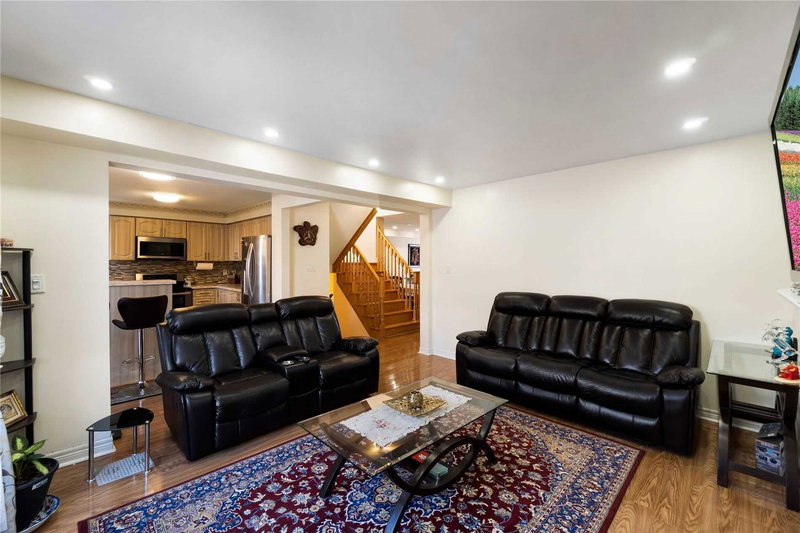 27 Wallaby Way, Brampton, L6R3G1 | Image 2