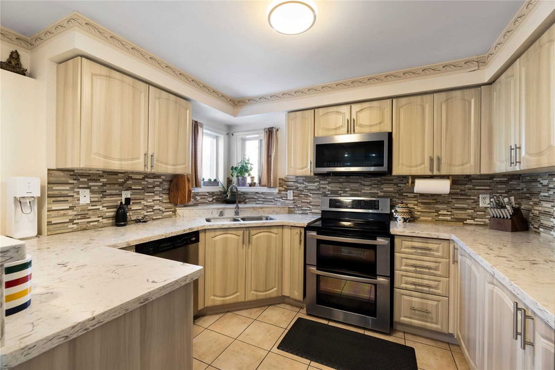 27 Wallaby Way, Brampton, L6R3G1 | Image 3