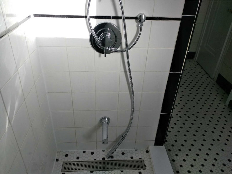 Main Fl - 1 Ash Cres, Toronto, M8W 1E2 | Image 2