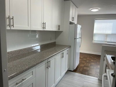 Unit 211 — 2 Newholm Rd, Toronto - Stonegate-Queensway image-0-3