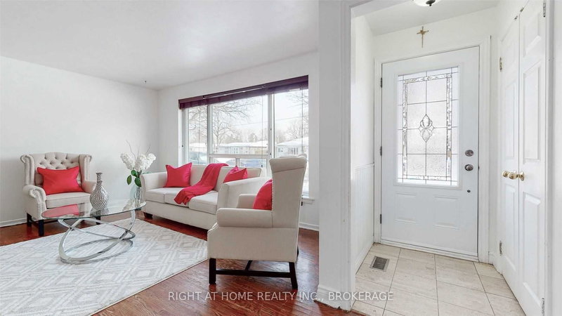 9 Belmont Dr, Brampton, L6T 2K4 | Image 2