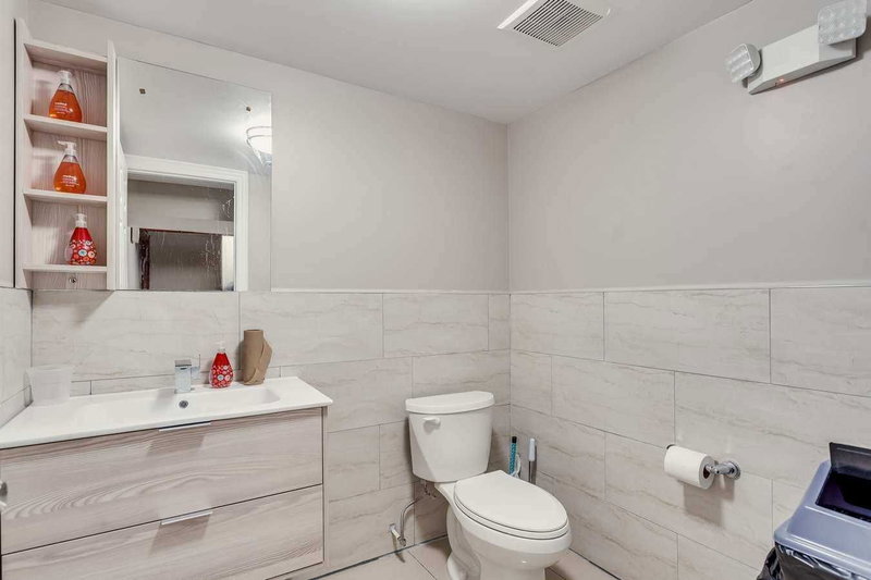 675 The Queensway, Toronto, M8Y 1K8 | Image 2