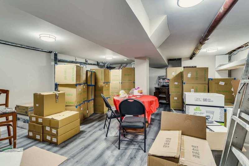 675 The Queensway, Toronto, M8Y 1K8 | Image 3