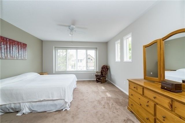 3246 Fanleaf Dr, Mississauga, L5N7C9 | Image 3