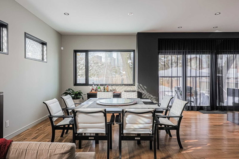 10 Graystone Gdns, Toronto, M8Z 3C3 | Image 2
