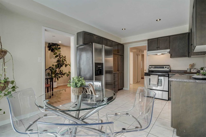 118 White Tail Cres, Brampton, L6Y5C3 | Image 3