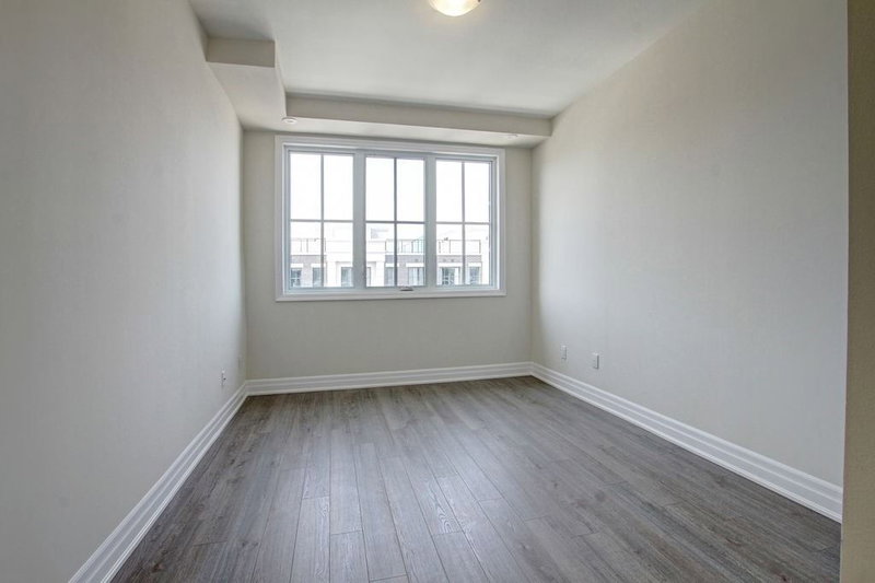 220 - 652 Cricklewood Dr, Mississauga, L5E0B7 | Image 3