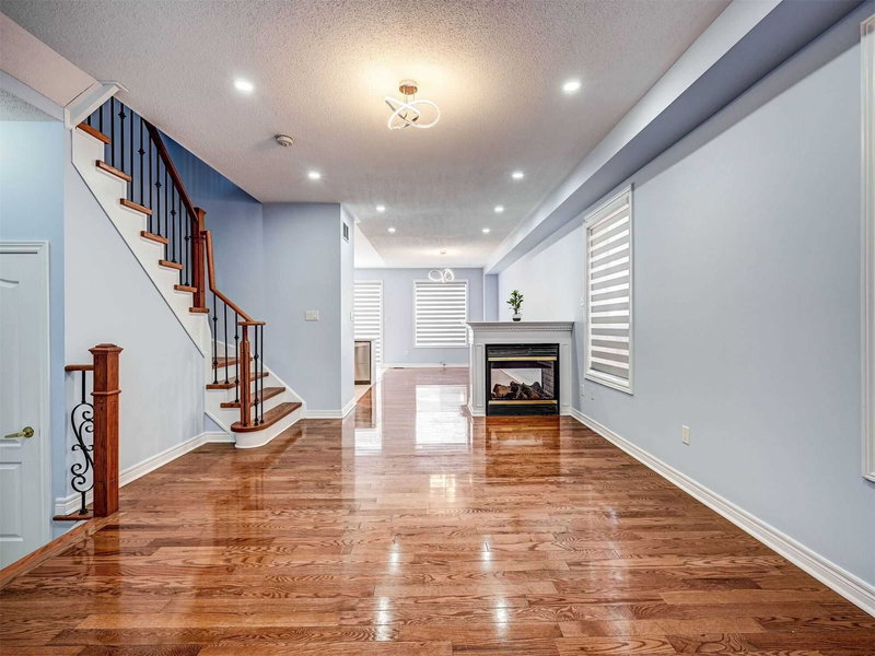 114 Rocky Point Cres, Brampton, L6V4R8 | Image 2