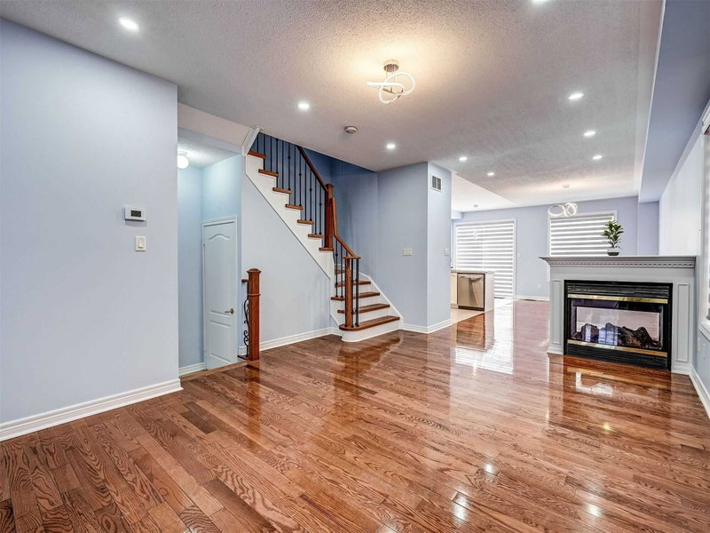 114 Rocky Point Cres, Brampton, L6V4R8 | Image 3