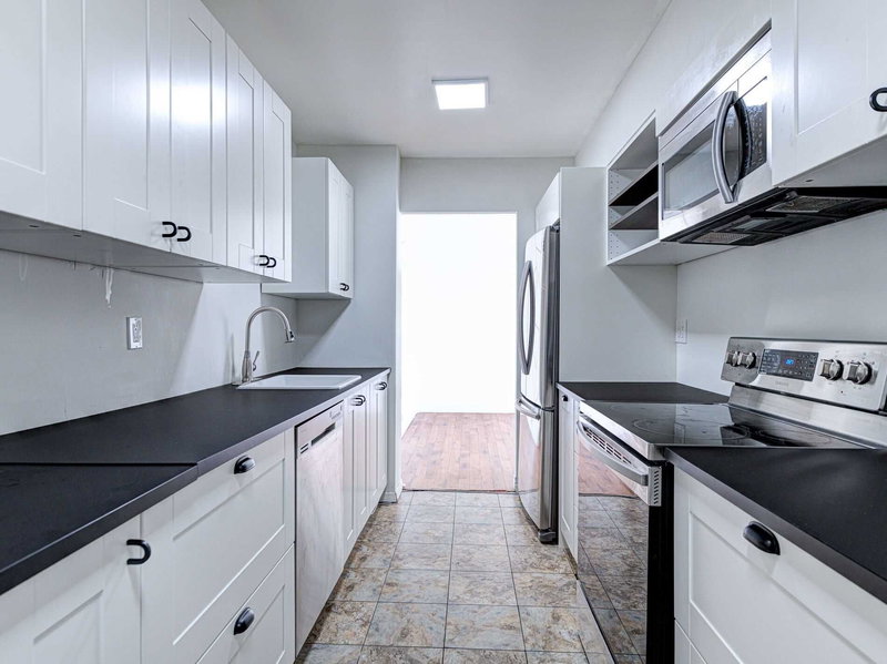 2305 - 390 Dixon Rd, Toronto, M9R1T4 | Image 2