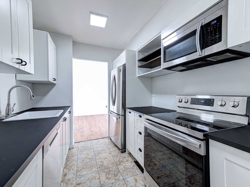 2305 - 390 Dixon Rd, Toronto, M9R1T4 | Image 3