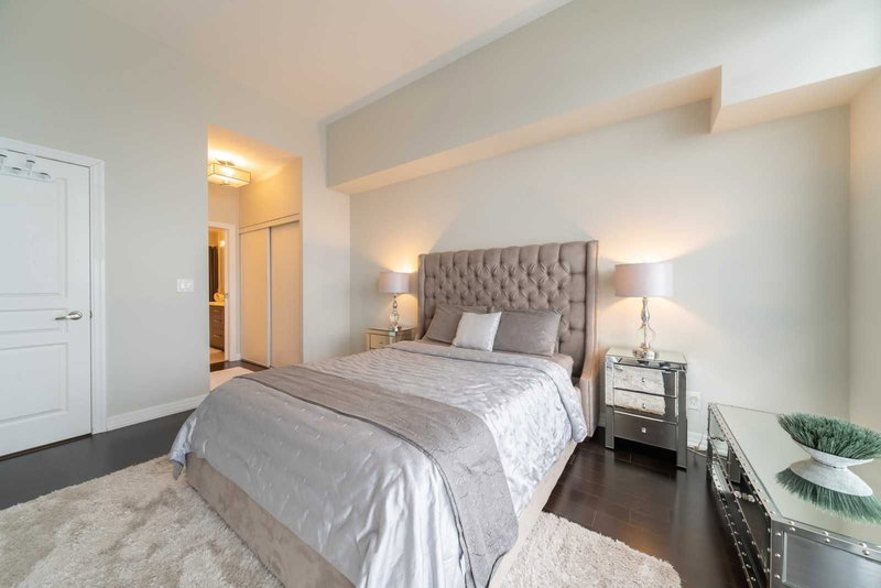 Ph3504 - 223 Webb Dr, Mississauga, L5B0E8 | Image 3