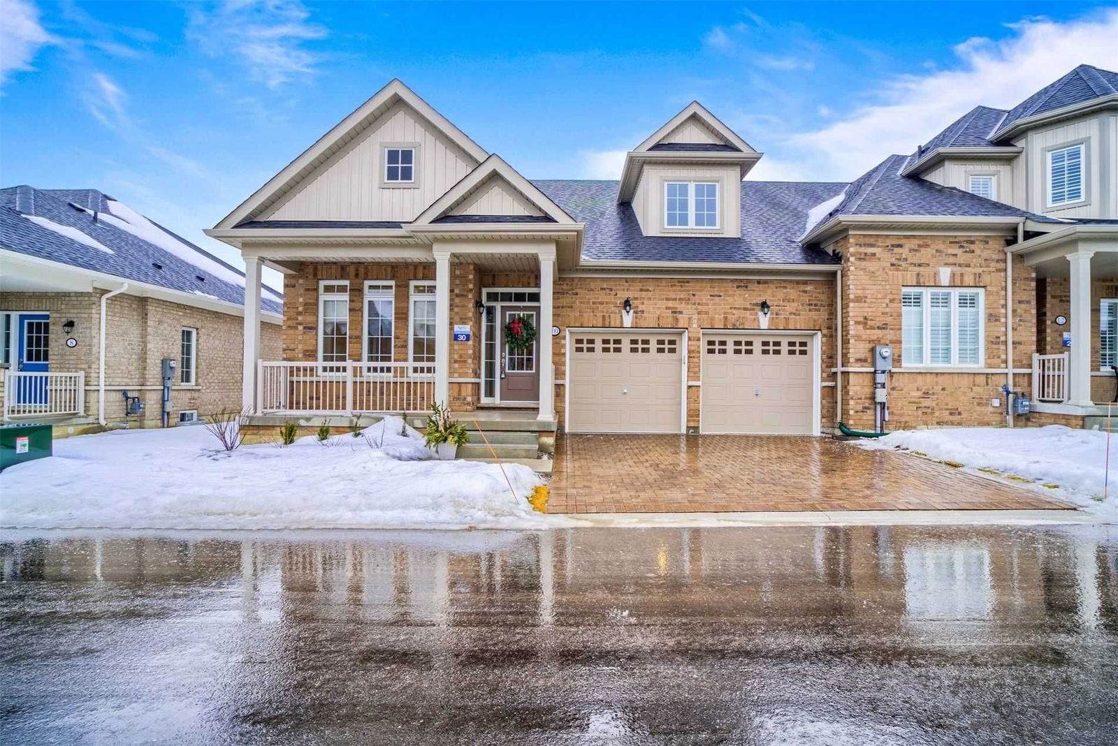 Townhouse sold at 10 Overlea Drive, Brampton, Sandringham-Wellington, L6R 4B5 - MLS: W5500435