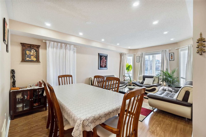 27 Wallaby Way, Brampton, L6R3G1 | Image 2