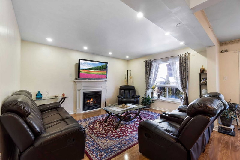 27 Wallaby Way, Brampton, L6R3G1 | Image 3