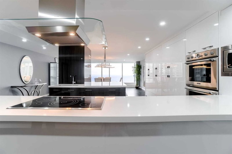 3305 - 2045 Lake Shore Blvd W, Toronto, M8V2Z6 | Image 3