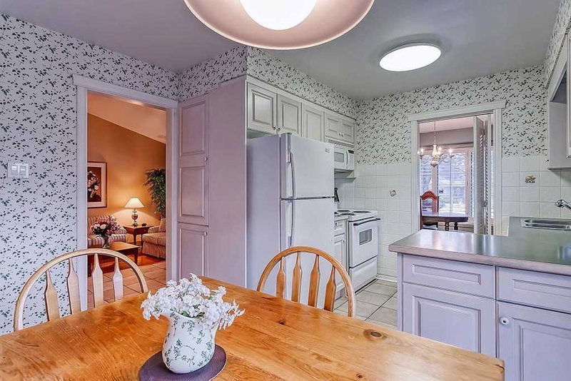 1697 Missenden Cres, Mississauga, L5J2T3 | Image 2