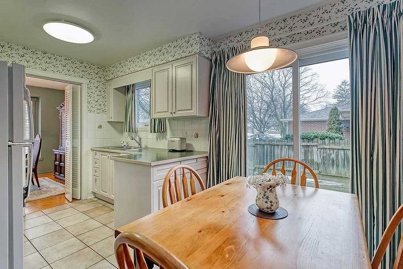 1697 Missenden Cres, Mississauga, L5J2T3 | Image 3