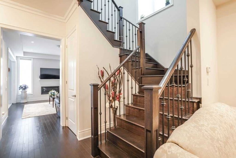 16 Lyle Way, Brampton, L6X5P8 | Image 2