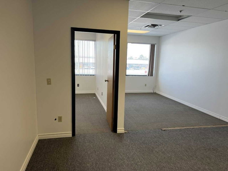 208 - 50 Steeles Ave E, Milton, L9T4W9 | Image 2