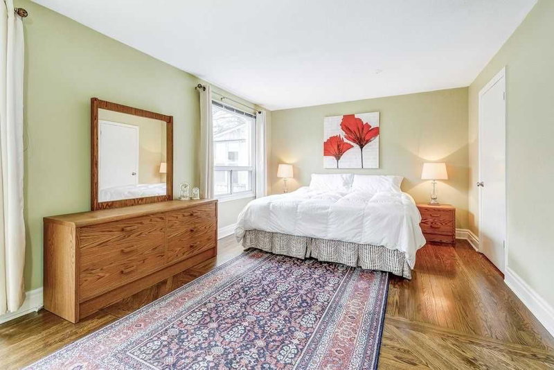 499 Rebecca St, Oakville, L6K 1K8 | Image 3