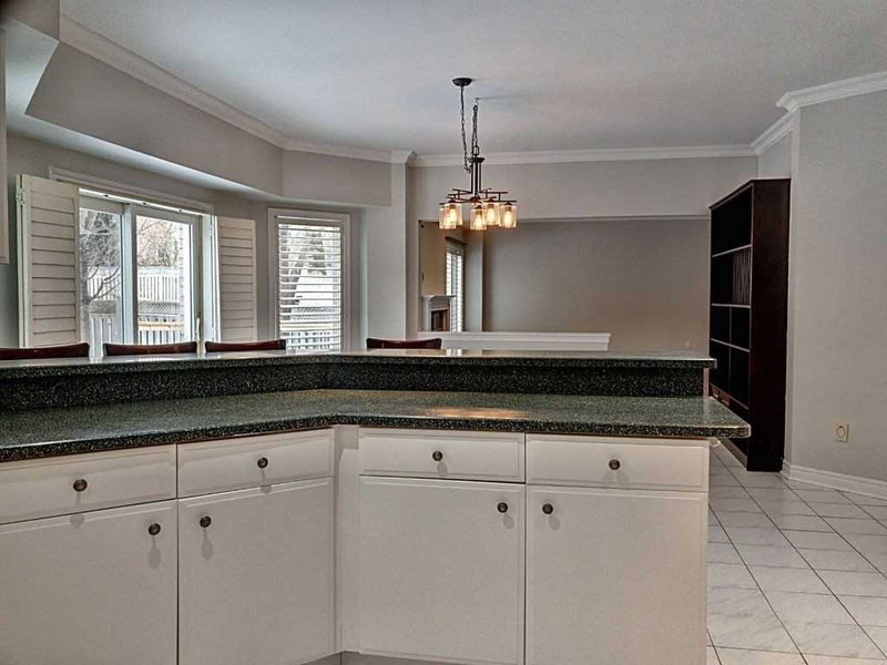 5351 Forest Ridge Dr, Mississauga, L5M5B4 | Image 3