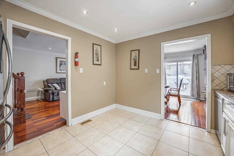 137 Beech St, Brampton, L6V2Z2 | Image 2