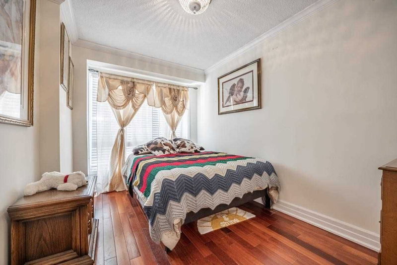 137 Beech St, Brampton, L6V2Z2 | Image 3