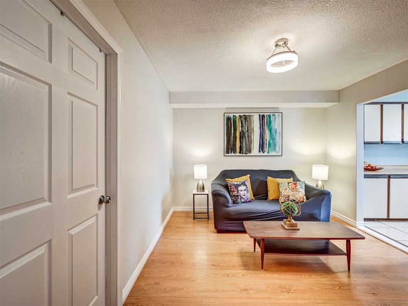 8 Norbrook Cres, Toronto, M9V4P8 | Image 2