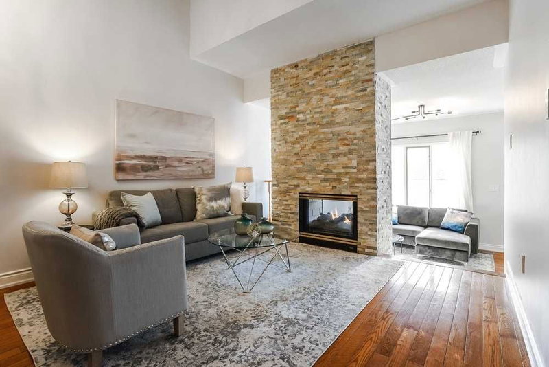 40 Chester St, Oakville, L6H6G8 | Image 2