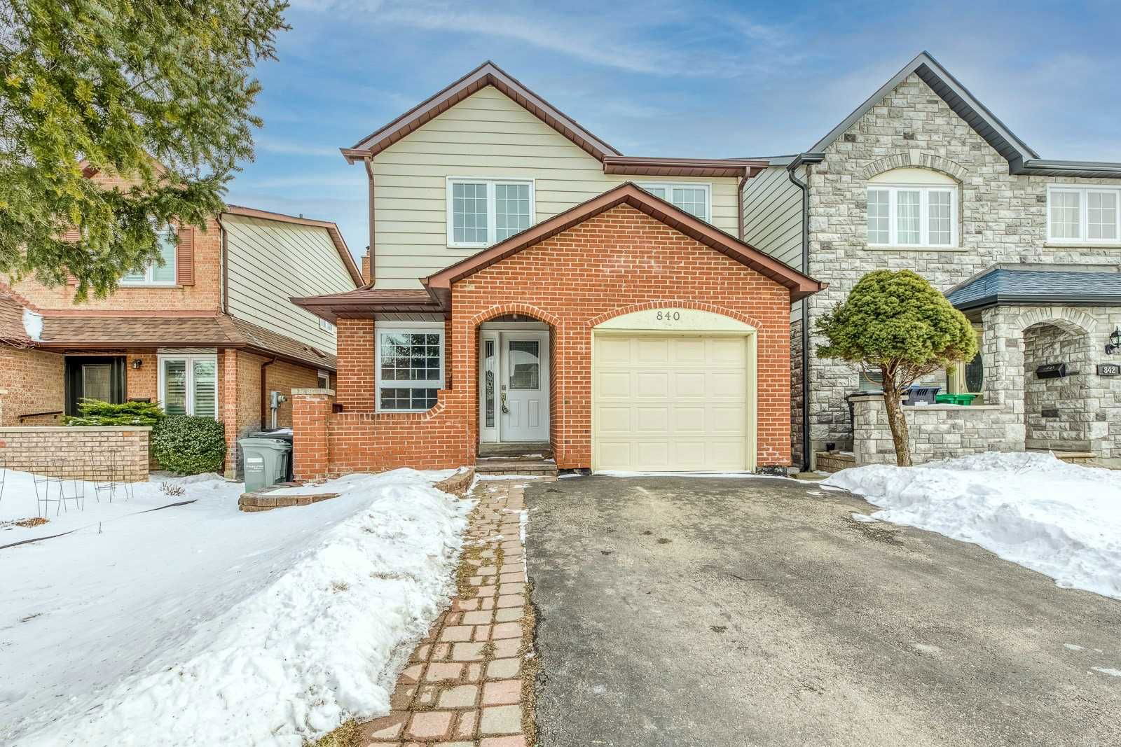 Detached House sold at 840 Thistle Down Court, Mississauga, Creditview, L5C3K6 - MLS: W5517373