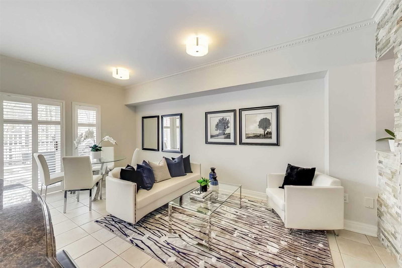 157 St Lawrence Dr, Mississauga, L5G4V2 | Image 2