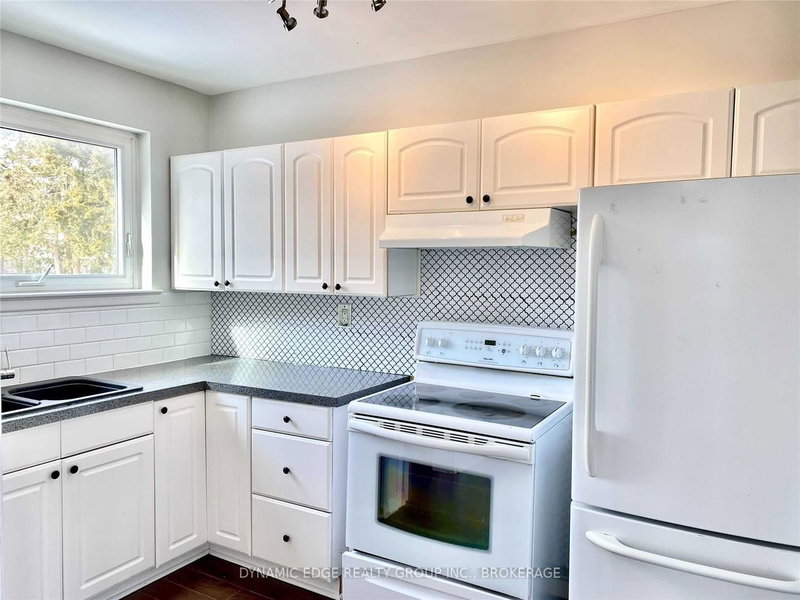 444 Seabourne Dr, Oakville, L6L 4G2 | Image 3