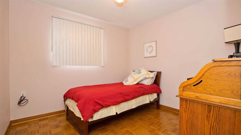 3 Pottery Cres, Brampton, L6S3S2 | Image 3