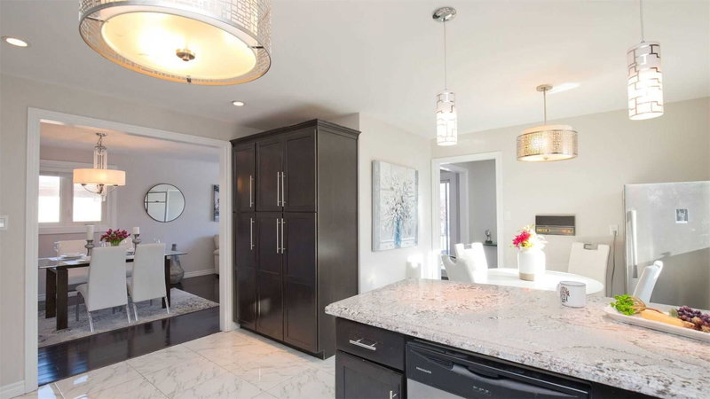 38 Panorama Cres, Brampton, L6S3T9 | Image 2