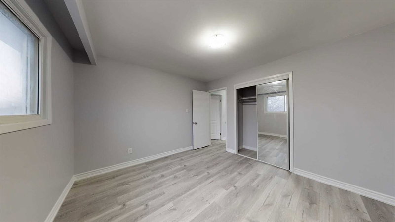 Upper - 337 Hansen Rd N, Brampton, L6V 2Y2 | Image 3