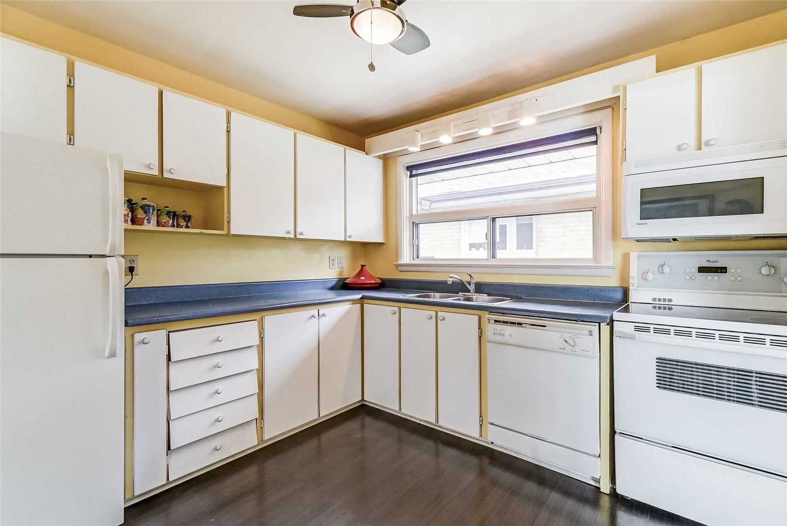 Listing Image 8