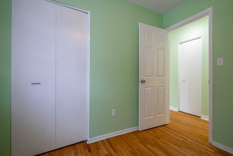 393 Enfield Rd, Burlington, L7T2X5 | Image 3