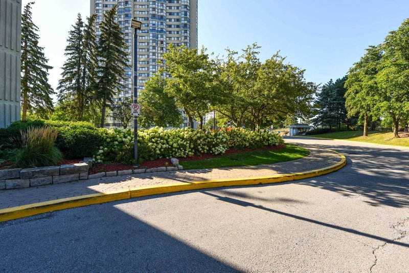 1901 - 8 Lisa St, Brampton, L6T4S6 | Image 3