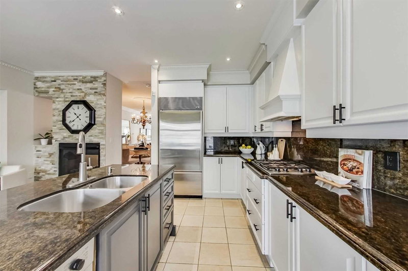 157 St Lawrence Dr, Mississauga, L5G4V2 | Image 2