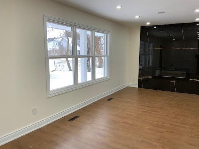 3118 Victoria St, Oakville, L6L1K2 | Image 3